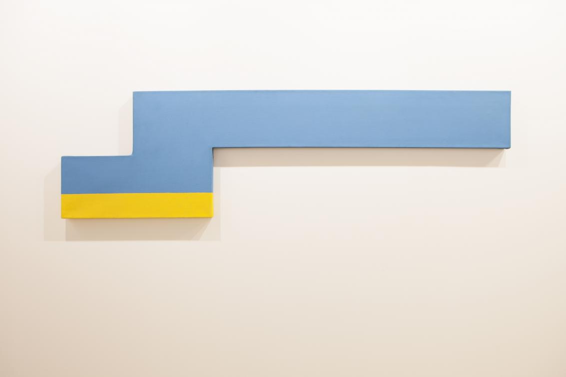 Lawrence Weiner, Tiber, 1967, Maison allemande peinte sur toile, signée 51 x 205.7 cm, Collection Fondation Ishikawa, Courtesy Jan Mot, Brussels / Mexico City, photo: David Owens DIstance intime. Chefs-d'oeuvre de la collection Ishikawa