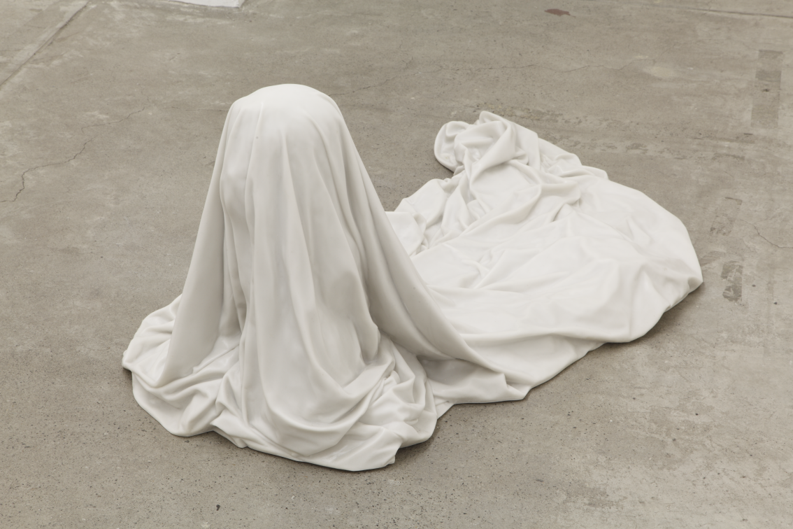 Ryan Gander, Tell my mother not to worry (iii), 2012, marble, resin, 50 x 84 x 117 cm, Collection Fondation Ishikawa, Okoyama, Japon, © Ryan Gander, Courtesy of TARO NASU, Photo by Keizo KIOKU, © Adagp, Paris, 2019 DIstance intime. Chefs-d'oeuvre de la collection Ishikawa