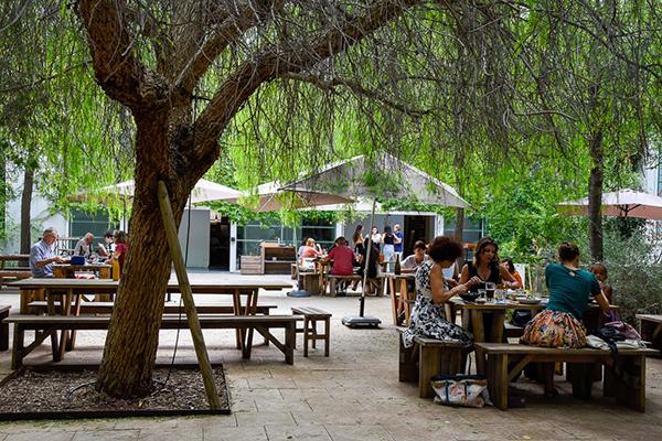Patio du MO.CO. Panacée