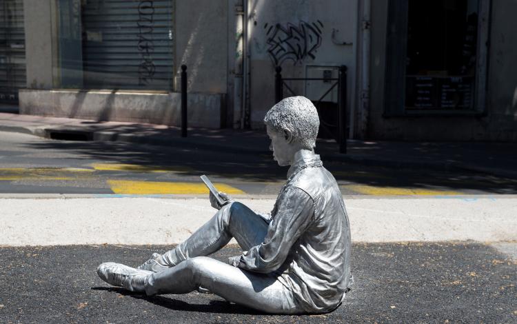 Lili REYNAUD-DEWAR, Sans titre, printemps 2019, 100 artistes dans la ville - ZAT 2019, Montpellier, ©Marc Domage, Œuvre commandée par la Ville de Montpellier,  à l’occasion de 100 artistes dans la ville – ZAT 2019